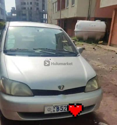 2001 Toyota Platz Toyota plate no.  B52