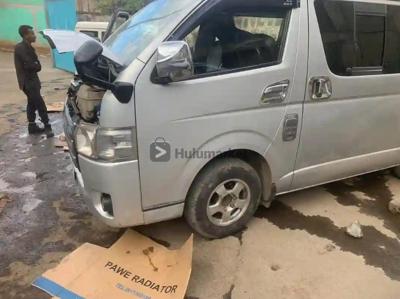 2007 Toyota አባዱላ Abadula D4D 2kd Hiace Minibus