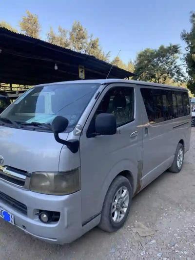 2007 Toyota አባዱላ Abadula D4D 2kd Hiace Minibus