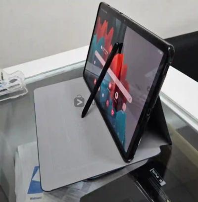 Slightly used Tab S7 with pen amd Cover