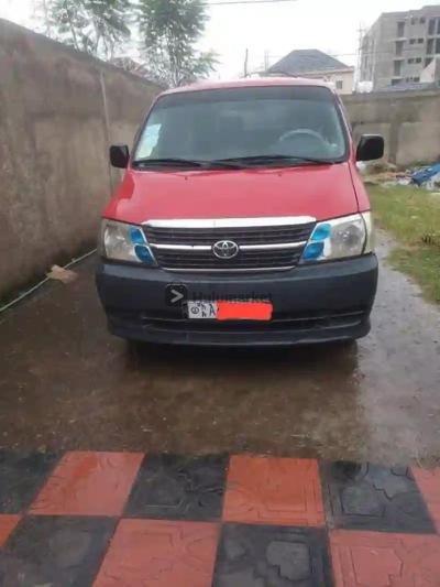 2010 Toyota አይናማው ሻርክ ቫን D4D Van Dolphin  Shark Aynamaw