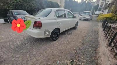 2005 Toyota platz
