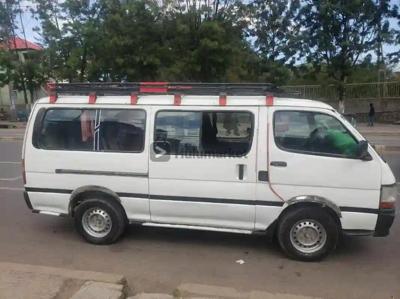 2001 Toyota Hiace 5L Minibus