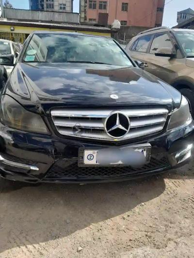 2012 Mercedes Benz C200