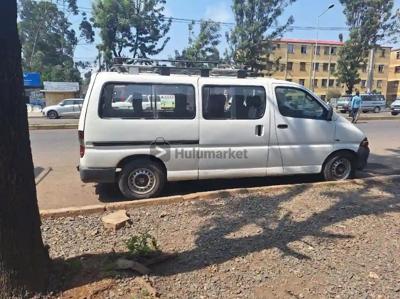 2002 Toyota ባንክ ያለበት Dolphin D4D Minibus ዶልፊን Hiace