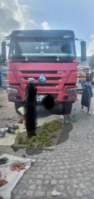 2022 sino dump truck