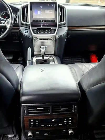 2020 Toyota Toyota Land cruiser V8