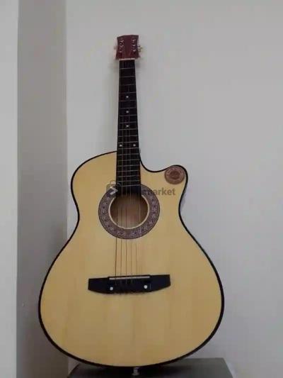 ACOUSTIC GUITAR