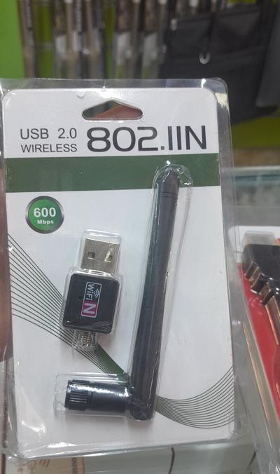 USB 2.0 Wireless 802.11N adapter with an external antenna