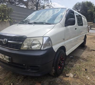 Toyota Hiace Dolphin