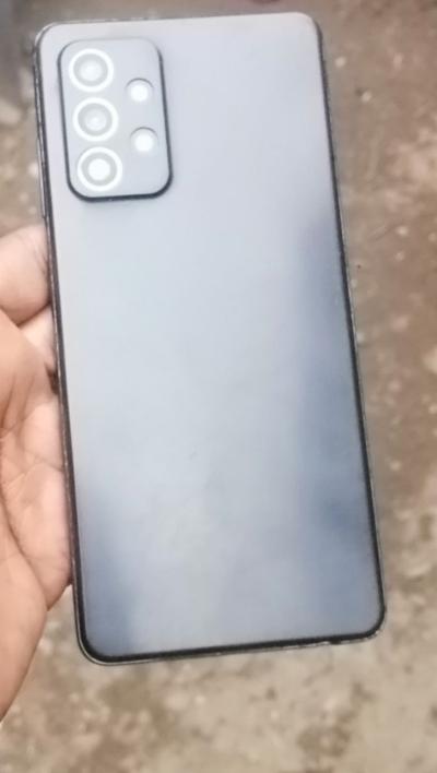 ? USED SAMSUNG GALAXY   ⭐️ Brand SAMSUNG GALAXY A52   ?  CONDITION white color in touch screen   ? Storage  128GB  ? Ram 8Gb