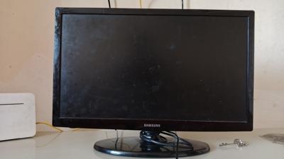 Samsung Tv 24" slightly used