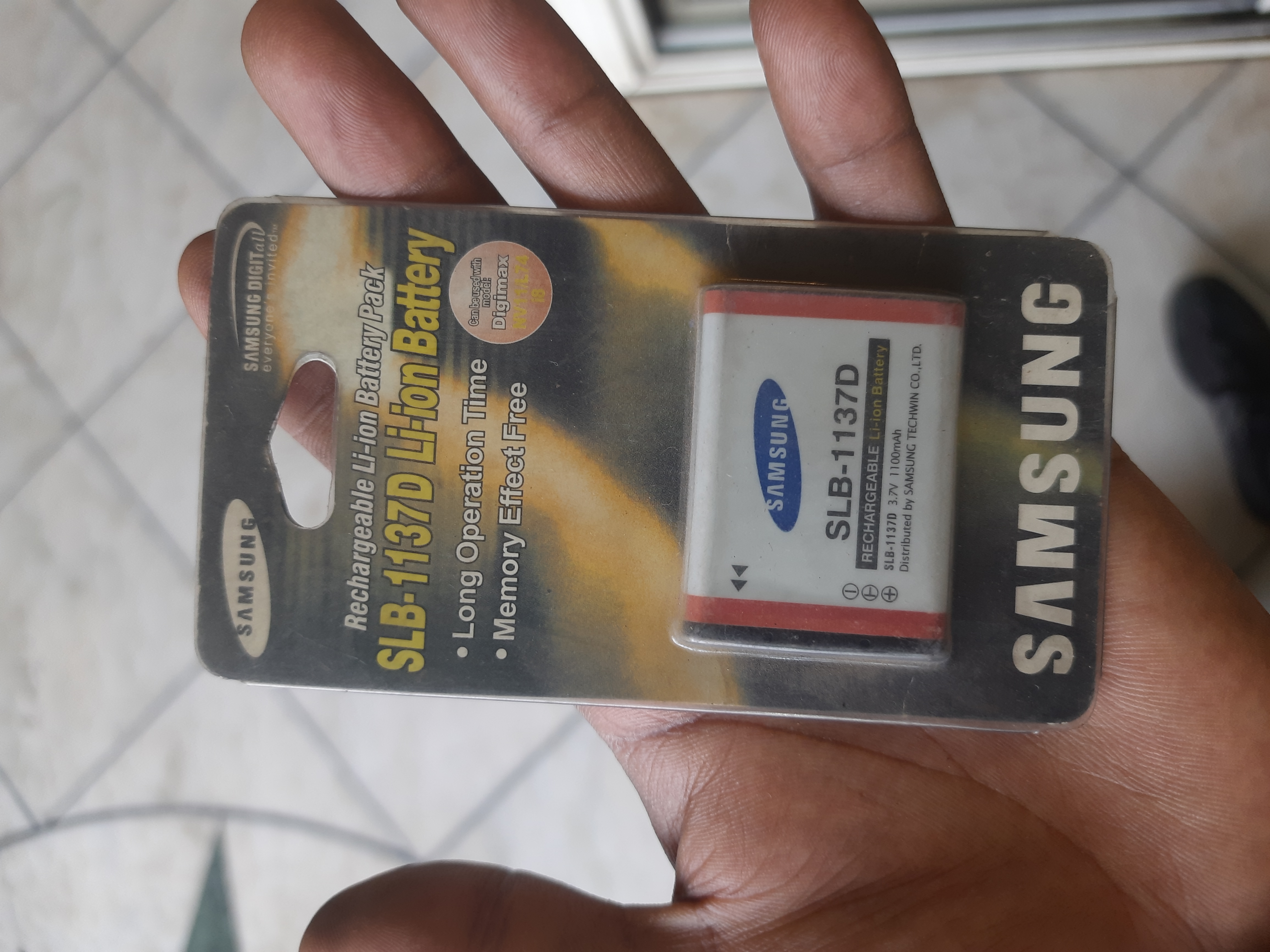 Samsung SLB-1137D rechargeable Lithium-ion battery pack.It has a capacity of 1100mAh and operates at 3.7V.