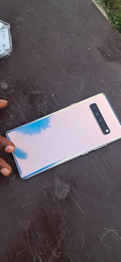 Samsung Galaxy S10+