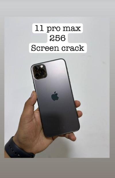 iPhone 11 Pro Max (Screen Crack) 256GB
