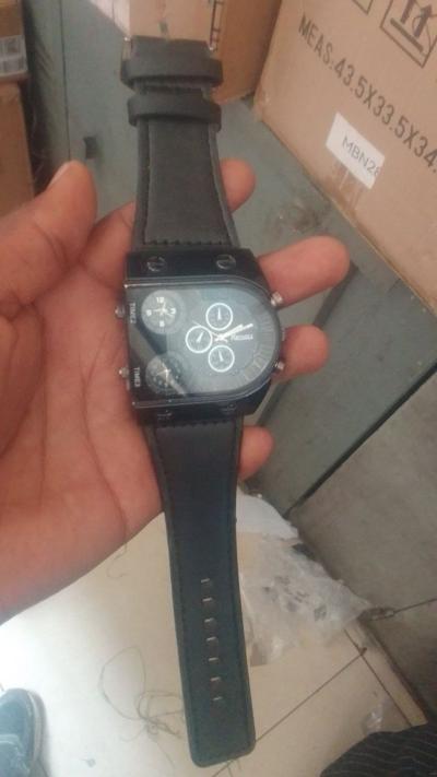 Reynell ​ Reynell Luxury Watch - ለየት ያለ ስታይል ለሚሹ ወንዶች!