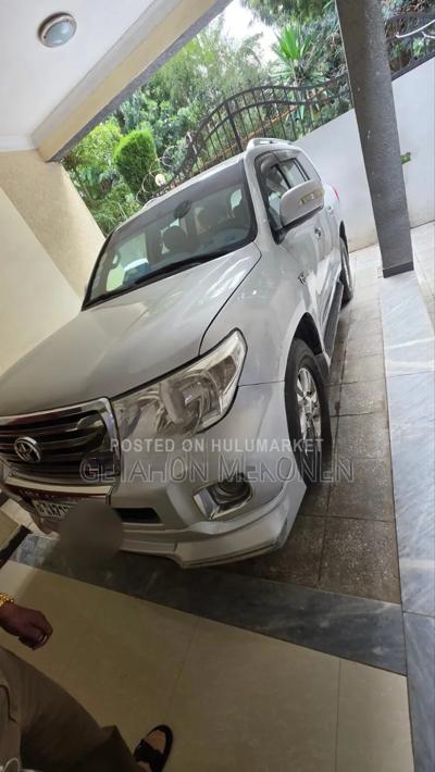 Toyota Land Cruiser 2011 Silver