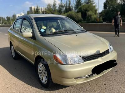 Toyota Platz 2001 Gold