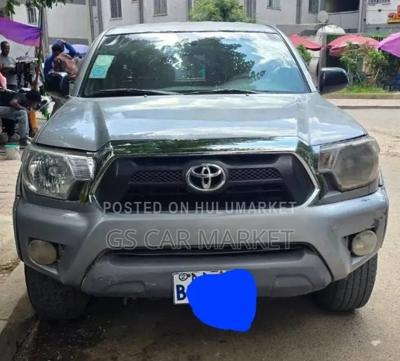 Toyota Tacoma 2012 Silver