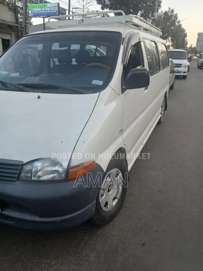 Toyota HiAce 2005 White