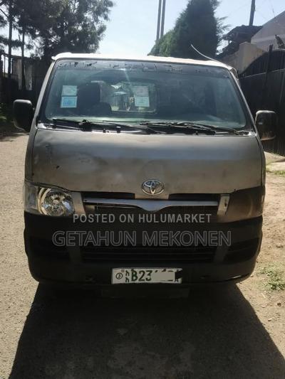 Toyota HiAce 220 2007 Silver