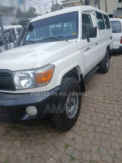 Toyota Regius 2018 White