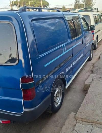 Toyota HiAce 2001 Blue