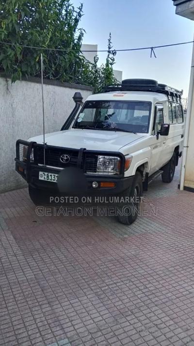 Toyota Land Cruiser 2009 White