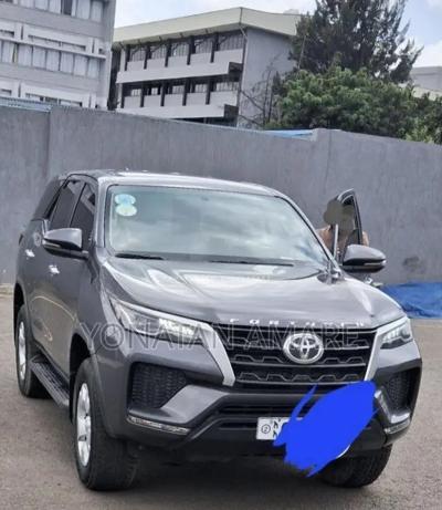 Toyota Fortuner 2022 Gray