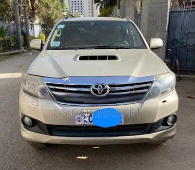 Toyota Fortuner 2012 Silver