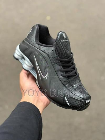 #Nike Shox R4 Qs in a Black /Metallic Silver