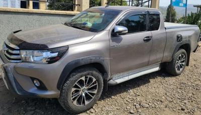 Toyota Hilux 2017 Gray