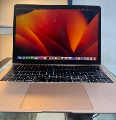 New Laptop Apple MacBook Pro 2019 8GB Intel Core i5 SSD 256GB