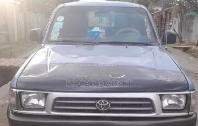 Toyota Hilux 1998 Blue
