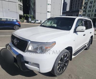 Toyota Land Cruiser 2010 White