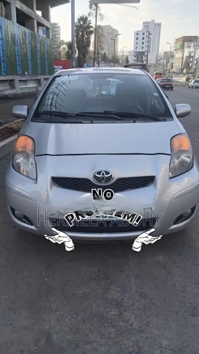 Toyota Yaris 2010 Silver