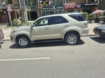 Toyota Fortuner 2012 Gold