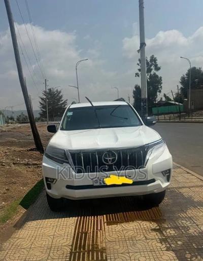 Toyota Land Cruiser Prado 2018 White