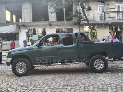 Toyota Hilux 2000 Green