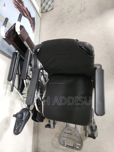 Electrical Foldable Electric Wheelchair, Often Featuring a Light