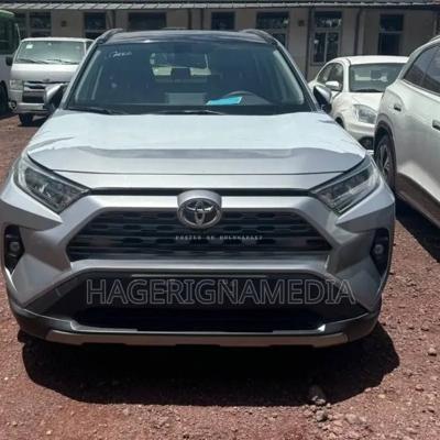 Toyota RAV4 2022 Silver
