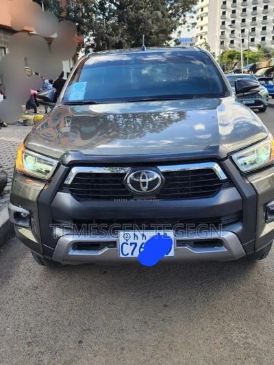 Toyota Hilux 2021 Gray