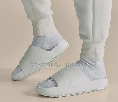 Nike Calm Slides