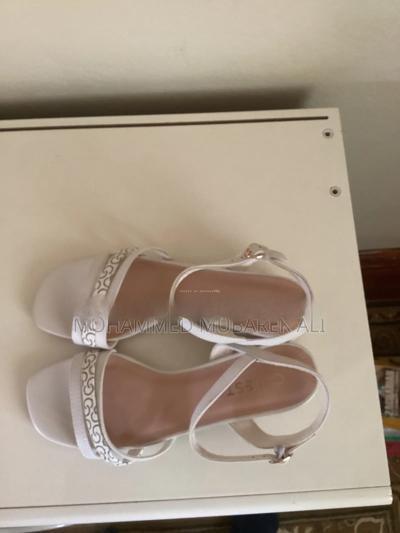 Brand New Women’S White Block-Heel Sandals – Eu 39.5
