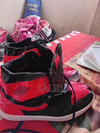 Color Red and Belu