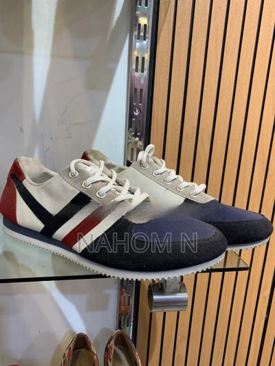 Adidas Astrastar Trainers Feature A Beige Mesh Upper With Bla