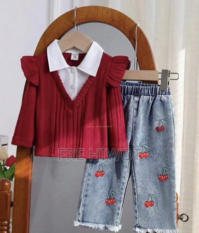 2pcs Cute Red 2 in 1 Knit Top Strawberry Embroidery Jeans Set