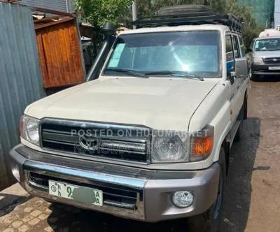 Toyota Land Cruiser 2013 White