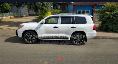 Toyota Land Cruiser 2010 White