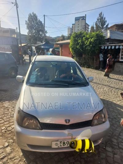 Toyota Platz 2001 Silver
